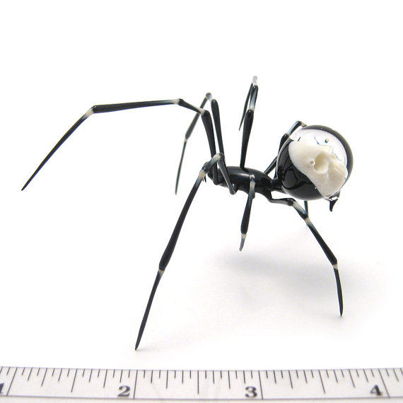 Ivory-Banded Skulback Spider, glass skull by Wesley Fleming