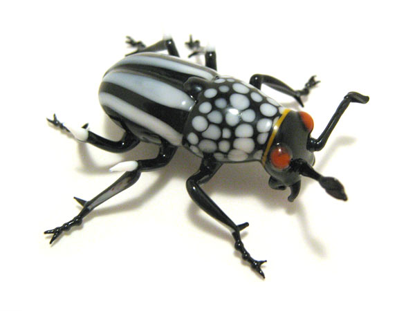 Thorny Dung-Muncher, glass bug by Wesley Fleming